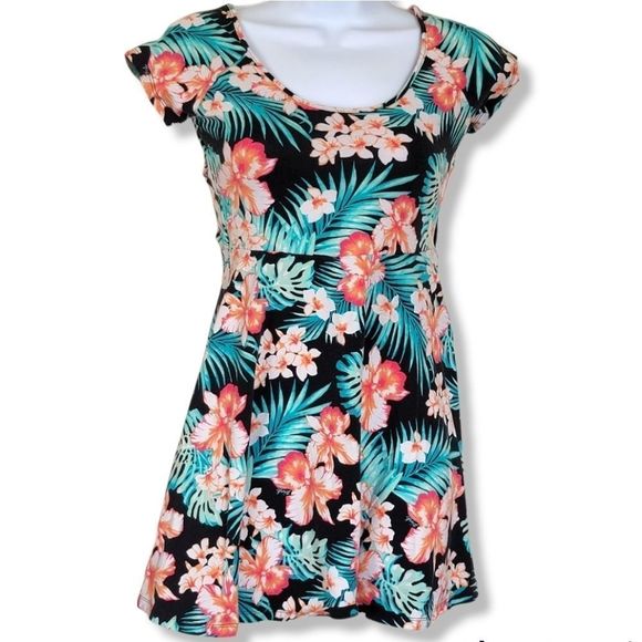 PINK Victoria's Secret Dresses & Skirts - PINK by Victoria Secret tropical print sleeveless crossback fit & flare dress XS
